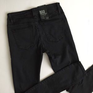 Black low mid rise distressed skinny jeans size 27